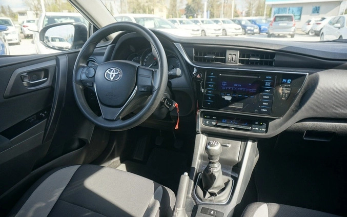 Toyota Auris cena 43900 przebieg: 174967, rok produkcji 2017 z Kołobrzeg małe 529